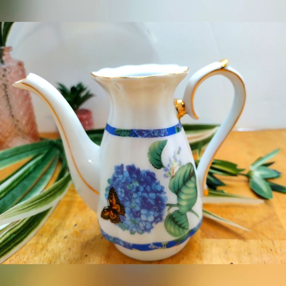 Vintage  mini pitcher hand painted